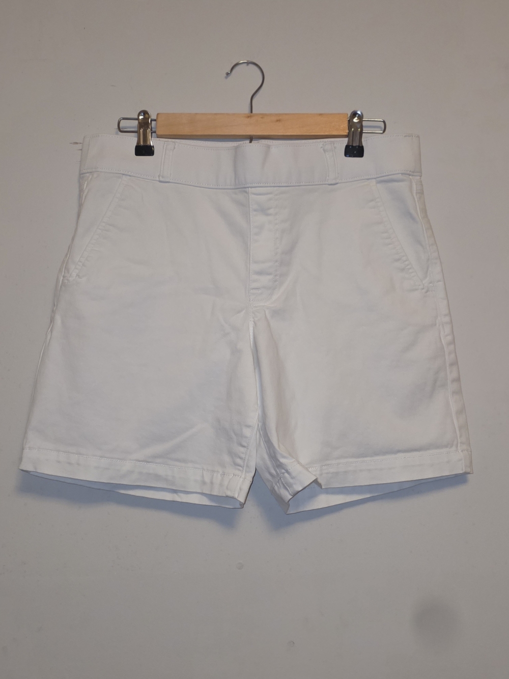 Gloria Vanderbilt White Cotton Bermuda Shorts